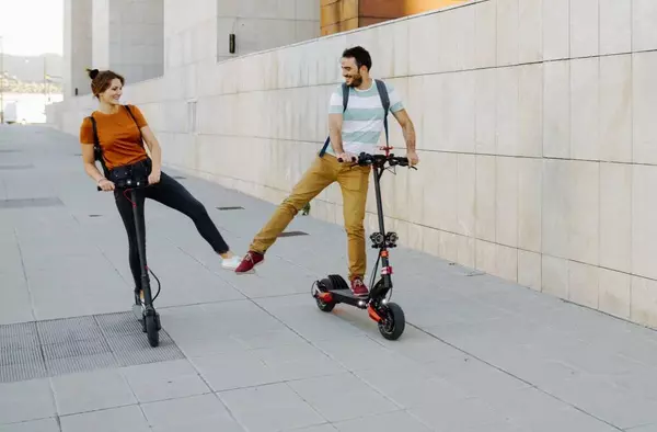 Villanueva de la Cañada y el Pardillo cambian coches por patinetes: Los vecinos no podrán tener más de un vehículo por familia