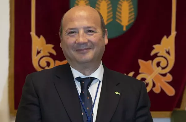 Jorge Arredondo, portavoz de VOX en el Ayuntamiento de Villanueva de la Cañada deja su acta como concejal 