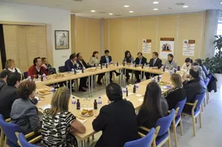 El alcalde mantiene un encuentro con empresarios y comerciantes del municipio.