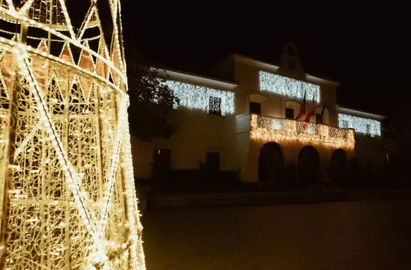 La Navidad arranca en Villanueva de la Cañada con el encendido de las luces y la inauguración del Belén Monumental
