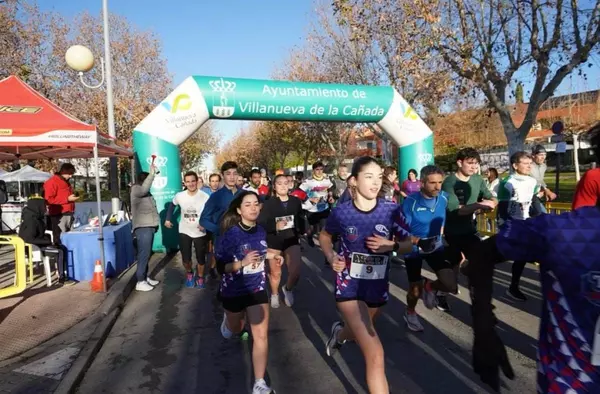 Pequeños y mayores se dan cita en la X Carrera de Navidad de Villanueva de la Cañada