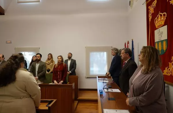 El Pleno de Villanueva de la Cañada condena el terrorismo y homenajea a Juan Rubio en su primera sesión del 2024