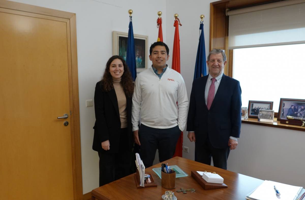 El ingeniero de la NASA, Xavier Zapien, visita Villanueva de la Cañada