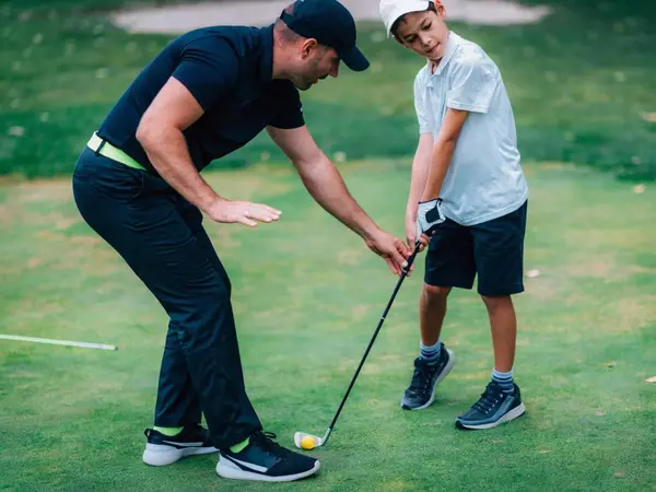 ONEGOLF inicia a los más jóvenes en el golf ofreciendo una suscripción a clases gratuitas