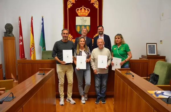 El Ayuntamiento de Villanueva de la Cañada asigna subvenciones a las peñas locales para promover actividades festivas