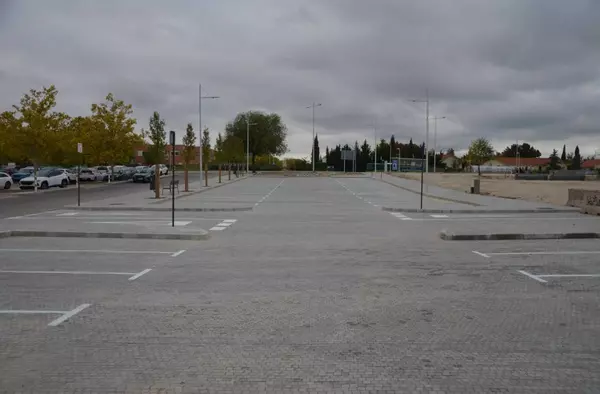  Villanueva de la Cañada inaugura un aparcamiento sostenible con control digital y carga para patinetes eléctricos