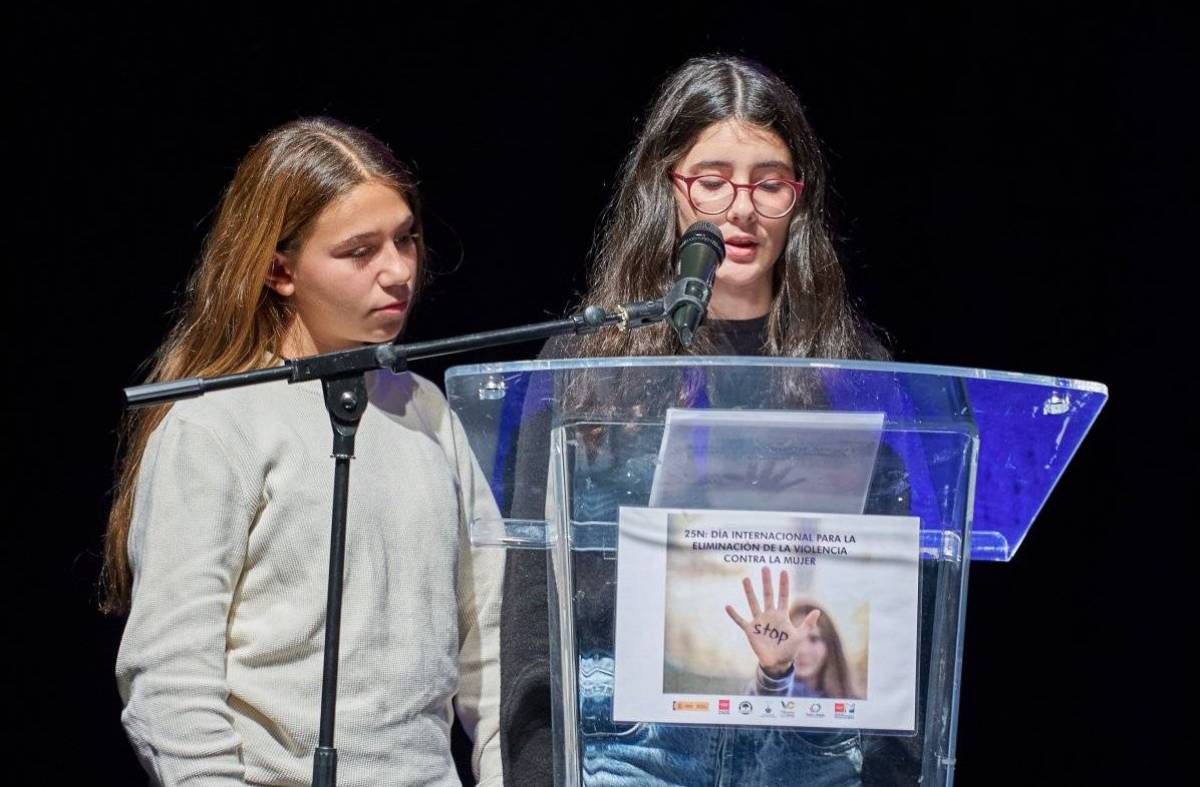 Alumnos de Villanueva de la Cañada participan en el acto con motivo del 25 N