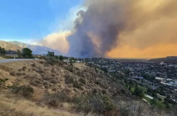 El Ayuntamiento de Villanueva de la Cañada muestra su solidaridad con La Cañada Flintridge, afectada por los incendios