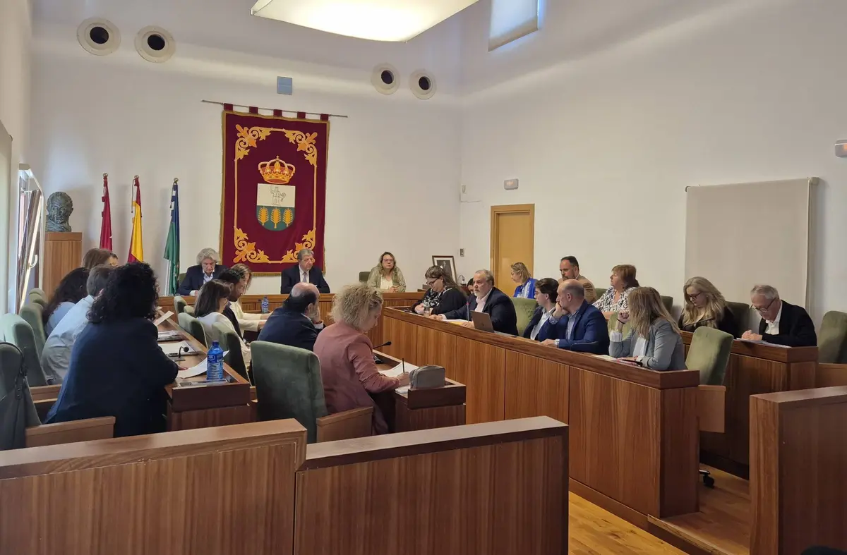 El Pleno de Villanueva de la Cañada aprueba medidas económicas y rechaza la moción de VOX sobre la M-50