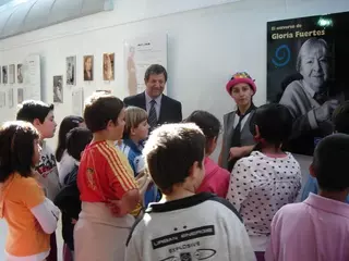 Más de 250 alumnos de 4º de primaria visitan la exposición dedicada a Gloria Fuertes