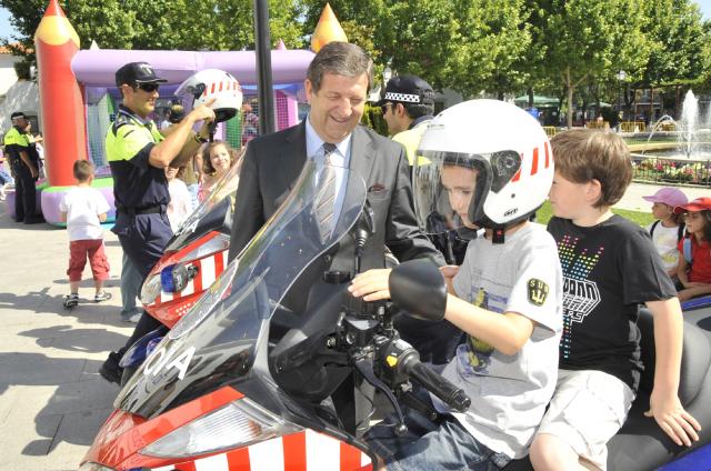La Plaza de España acoge la Jornada de Puertas Abiertas de la policía local
