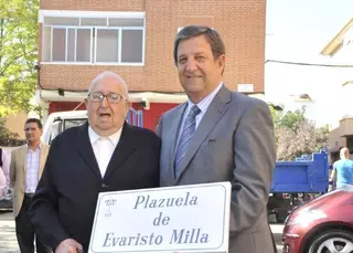 Evaristo Milla da nombre a una plaza del municipio.