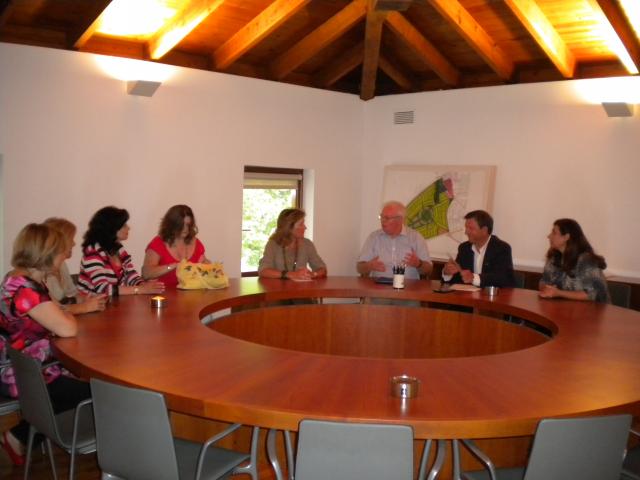 Un representante de Royston visita Villanueva de la Cañada