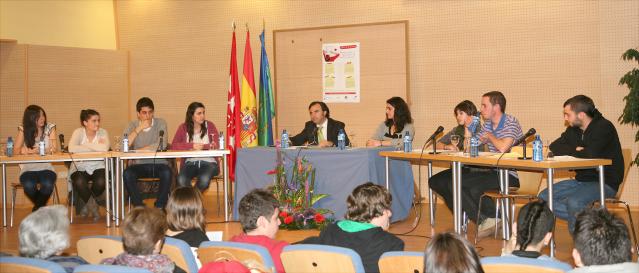 Los jóvenes del municipio debaten sobre la igualdad de oportunidades