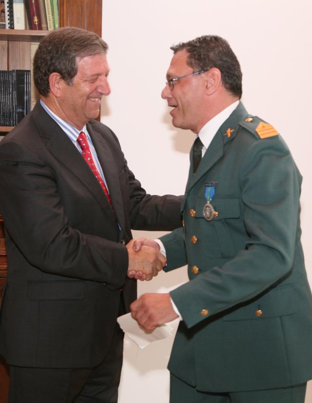 Entrega de la medalla de la Villa al sargento Jesús Sancho Muñiz