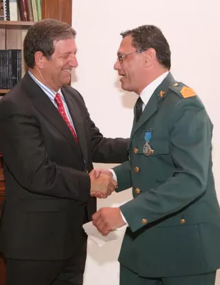 Entrega de la medalla de la Villa al sargento Jesús Sancho Muñiz