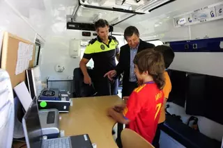 La policia local celebra una jornada de puertas abiertas dedicadas a los más pequeños