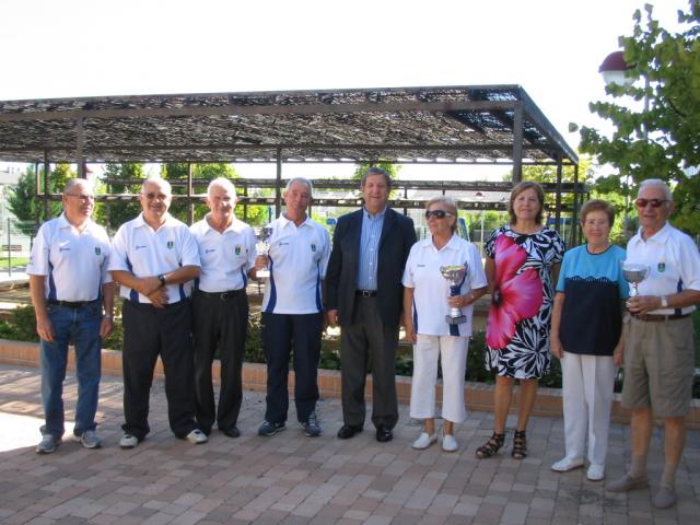 El alcalde de Villanueva de la Cañada felicita al equipo de petanca de mayores