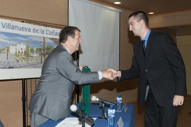 Homenaje a los titulados de la UAX becados por el Ayuntamiento de Villanueva de la Cañada