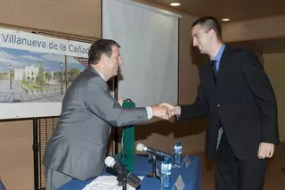 Homenaje a los titulados de la UAX becados por el Ayuntamiento de Villanueva de la Cañada