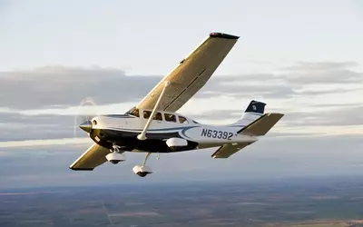 Avionetas ruidosas sobre nuestras cabezas.