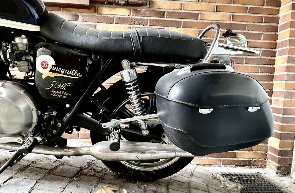 TRIUMPH Bonneville 900 SE (solo 5.361 kms)