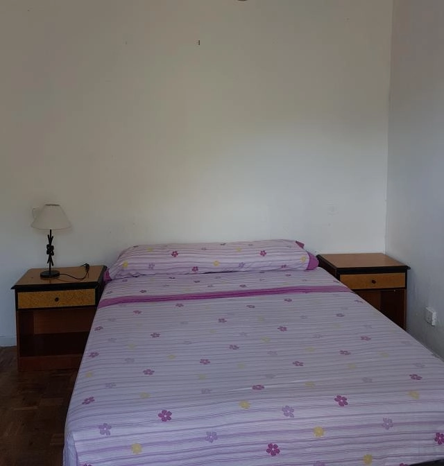 Alquilo habitación para 1 persona. Que trabaje. Somos una familia tranquila, respetuosa y ordenada.
Interesados enviar whatsapp o llamar a partir de las 17 horas. Gracias.